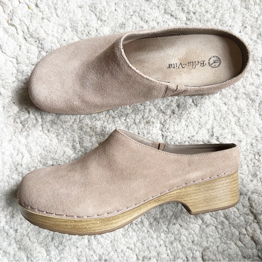 Bella Vita: Trending Women's Motto Slip On Tan Suede Clogs Mules Size 9WW